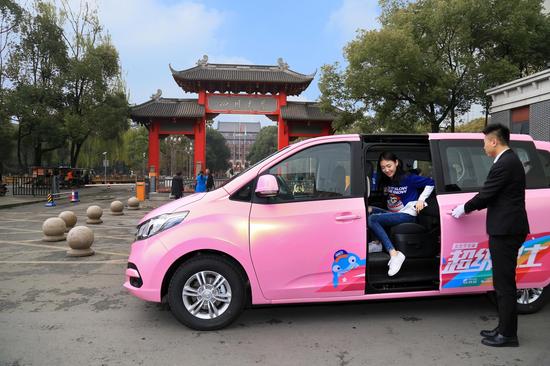 超级巴士入驻成都双流机场 解决公共交通最后