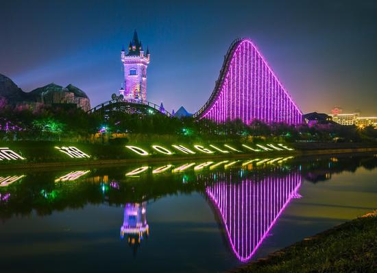 天津欢乐谷木质过山车惊艳 换装 喜迎全运