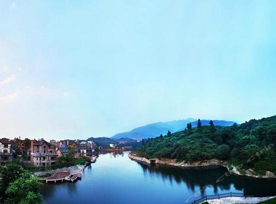 峨眉·山与湖温泉酒店