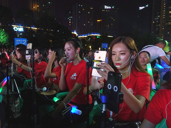 美女主播现场直播开幕式