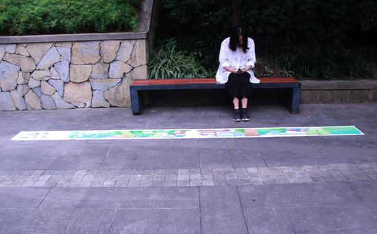 有颜值有才华!重庆90后美女手绘4米长卷纪念天