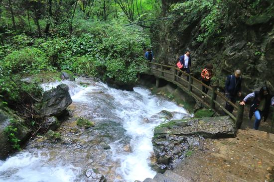 重渡沟风景区十一黄金周接待服务工作总结