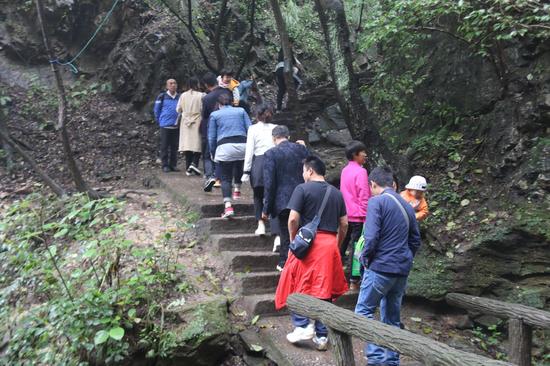 重渡沟风景区十一黄金周接待服务工作总结
