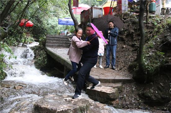 重渡沟风景区十一黄金周接待服务工作总结