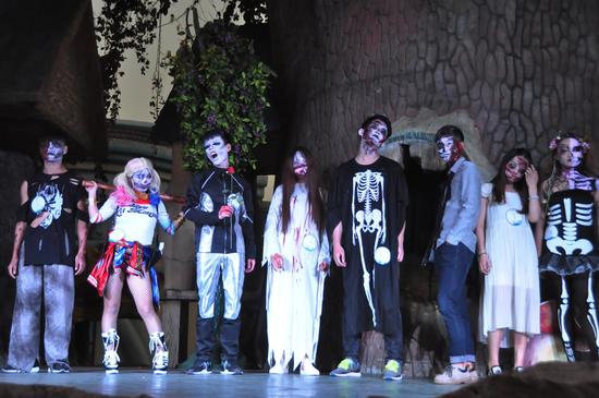 芜湖方特“鬼差”角逐 万圣夜鬼混升级