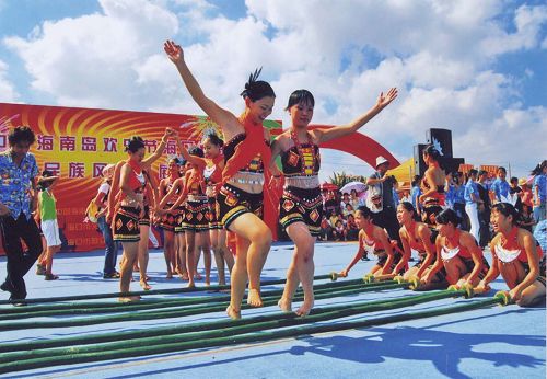 2017(首届)海南国际竹竿舞邀请赛将于11月11日举行复赛