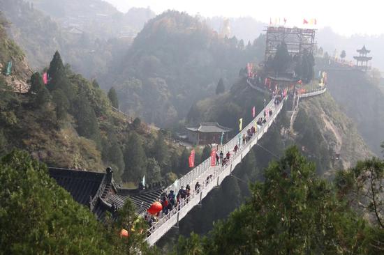 ����ɽ����������