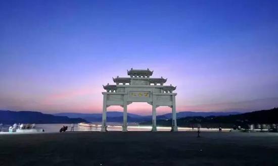 图丨西沱界牌坊