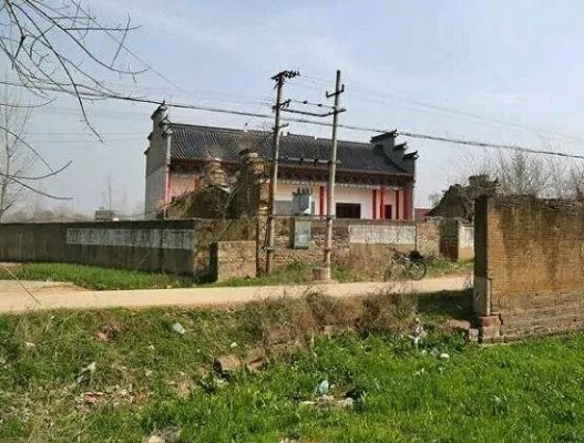 名叫陈铎,而陈铎祠堂就在垓下古战场遗址的定远县永康镇古城村中,古城