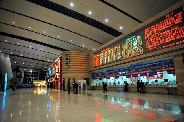 首批鐵路消費扶貧柜亮相北京南站