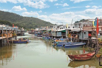 由木桩支撑的棚屋，是大澳渔村独特的风貌（图片来源：香港旅游发展局）