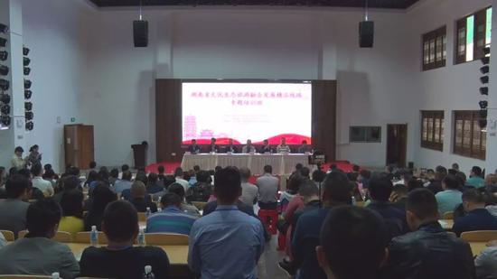开班仪式现场。