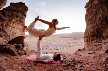 9áYOGA ARAVAʼص٤߾ۼɳĮ٤֮ͼƬԴɫйβ