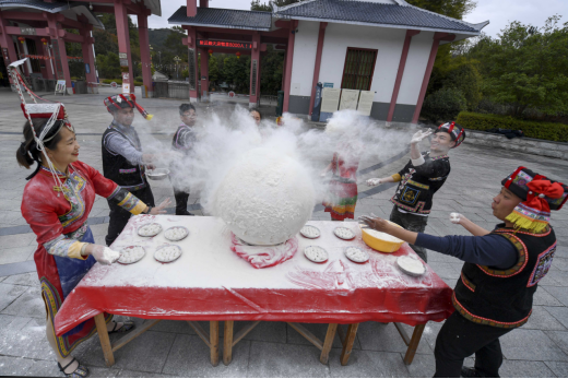 迎冬至 巨型“冬節(jié)丸”亮相九龍江景區(qū)