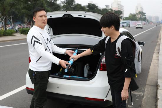 漂流伞牵手海南滴滴快车,为乘客提供共享雨伞