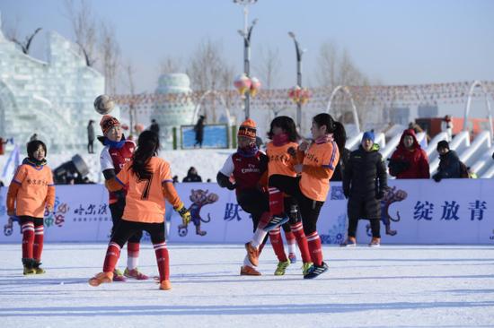 哈尔滨市校园足球文化节于哈尔滨冰雪大世界完