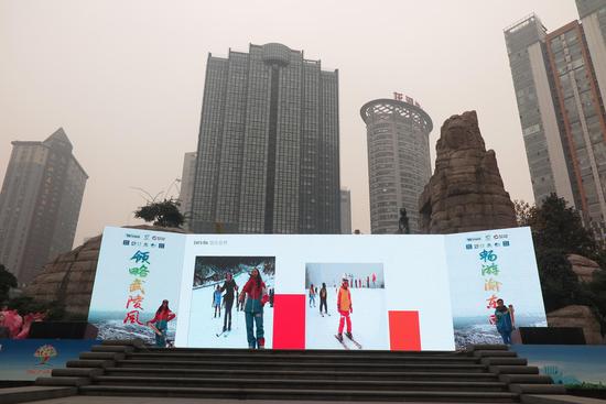 Let’s go 冰雪游乐世界为重庆市民介绍景区