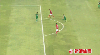 杨智扑出郜林射门