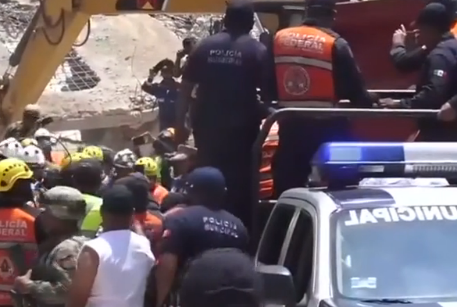 墨西哥地震：遇难人数升至65人 全国哀悼3天