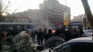 伊朗多地爆发游行示威 有12人在抗议活动中死亡