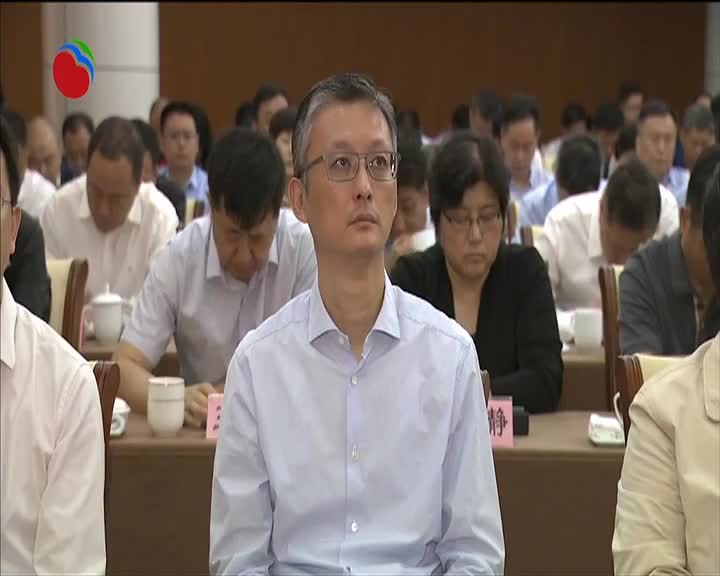 政协会议为战疫牺牲烈士和逝世同胞默哀