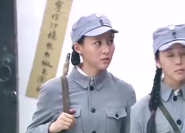 八路军追杀日军女少佐,没想到女少佐竟扮成村姑重返战场