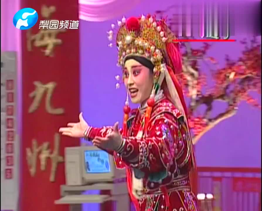 女戏迷演唱豫剧《花木兰》,羞答答施礼拜上,豫东调很