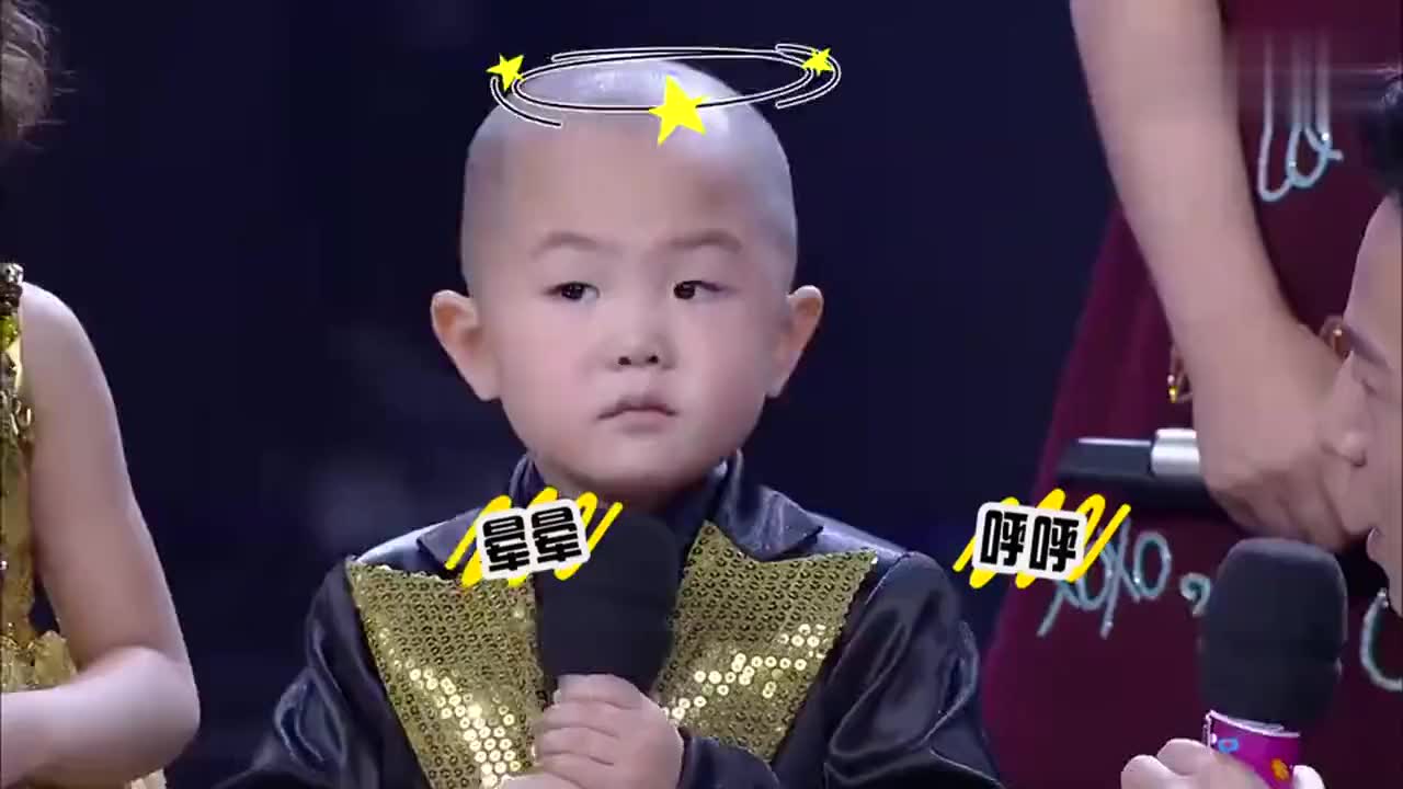 三岁张俊豪真是太萌了,在现场只哭不表演的,大概也他