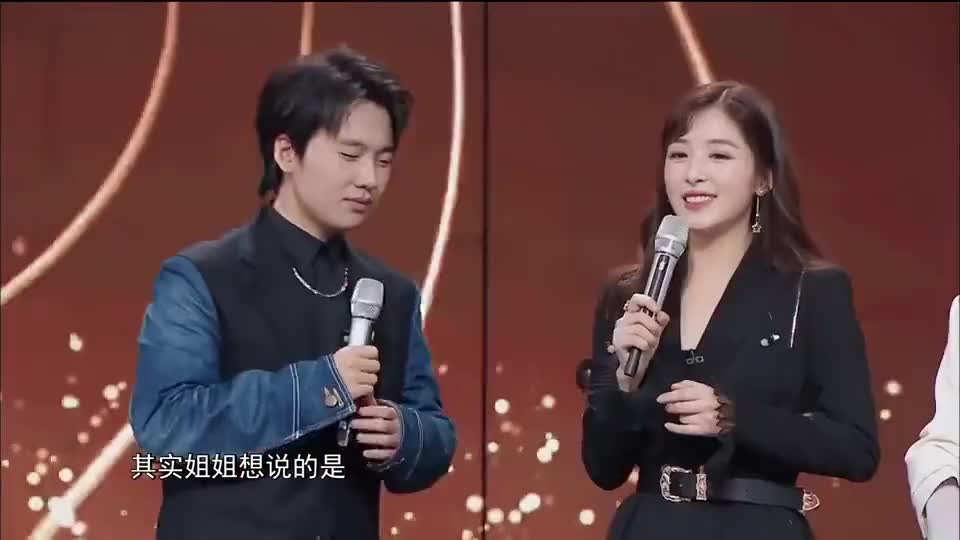 张含韵配音《女巫茶话会》,郭麒麟赞不绝口,两人互动