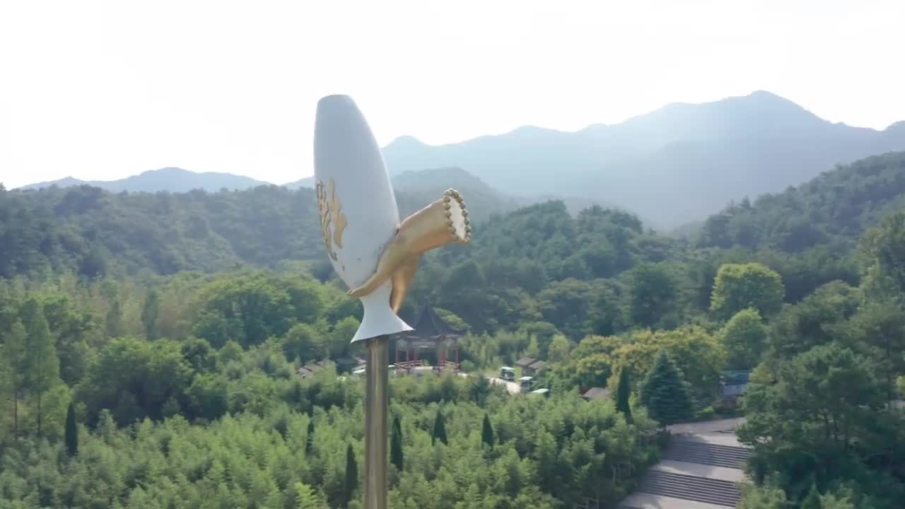 寻乌位于江西东南部,居赣,闽,粤三省交界处