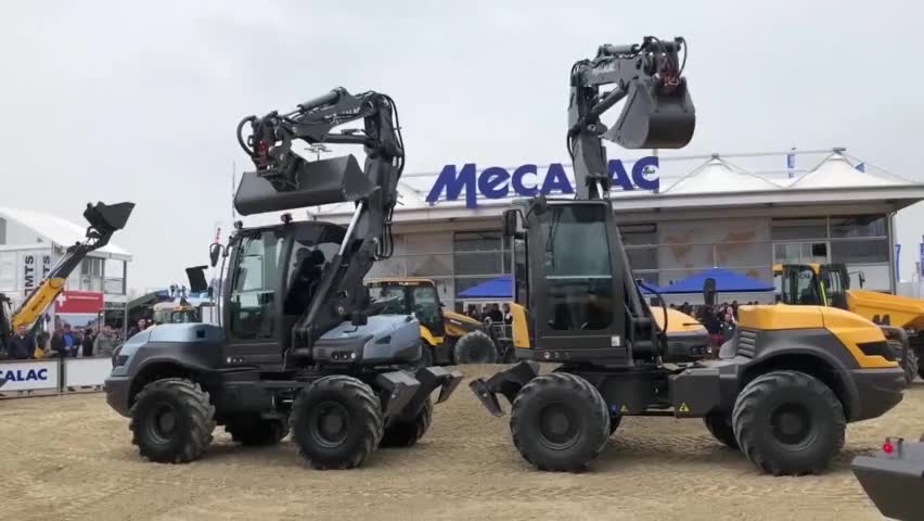 卡特6015b型挖掘机的效率真高,两斗就能装一车