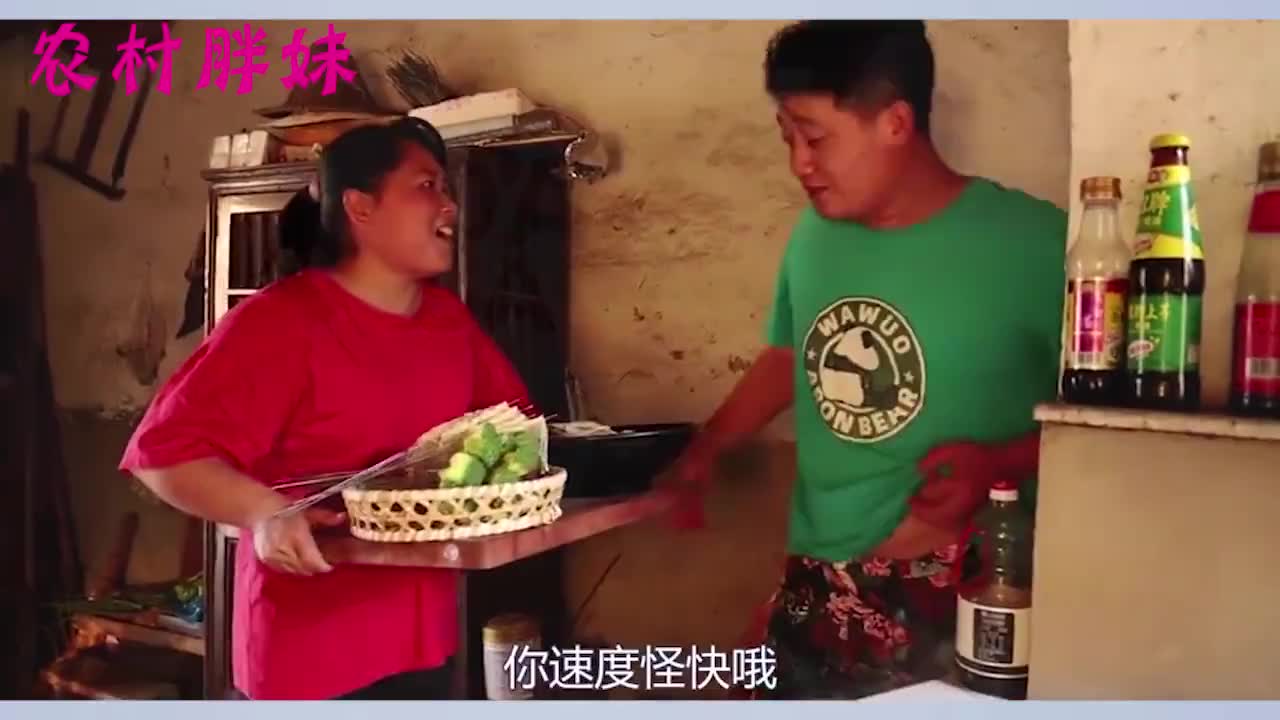 超小厨做老婆最爱吃的美食,买鸡3斤素菜串成串,一人30