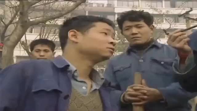 川 渝方言喜剧《山城棒棒军》毛子不懂电梯 自己把头