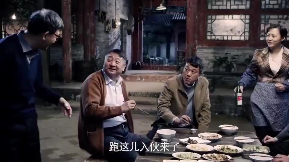 情满四合院:二大爷把退休金交给傻柱,三大爷:这太奢侈了!