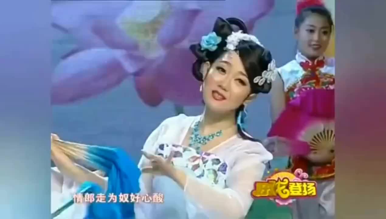 东北二人转小帽《叹情缘》,听上瘾了!(2)