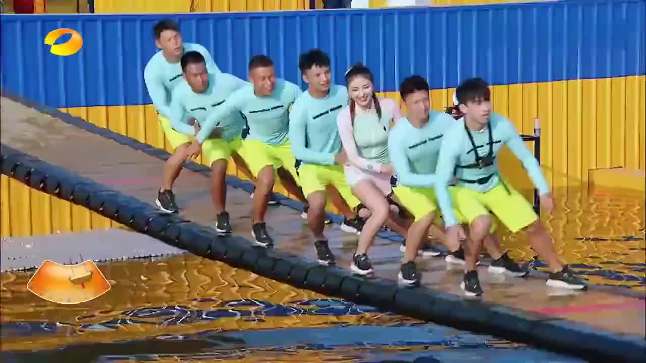 摇啊笑啊桥:绵羊队人美实力强,抱着"大铁锤"就抡,对手