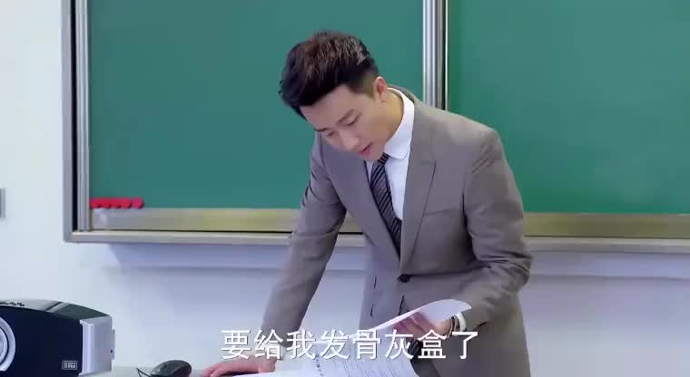 帅气数学老师陈凯洲对战中传美女学霸冯小冰