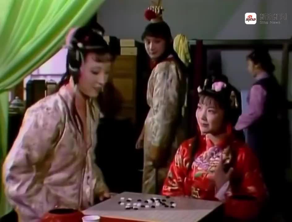 林黛玉性子真不讨喜! 给她送花,她却说是别人挑剩下的!