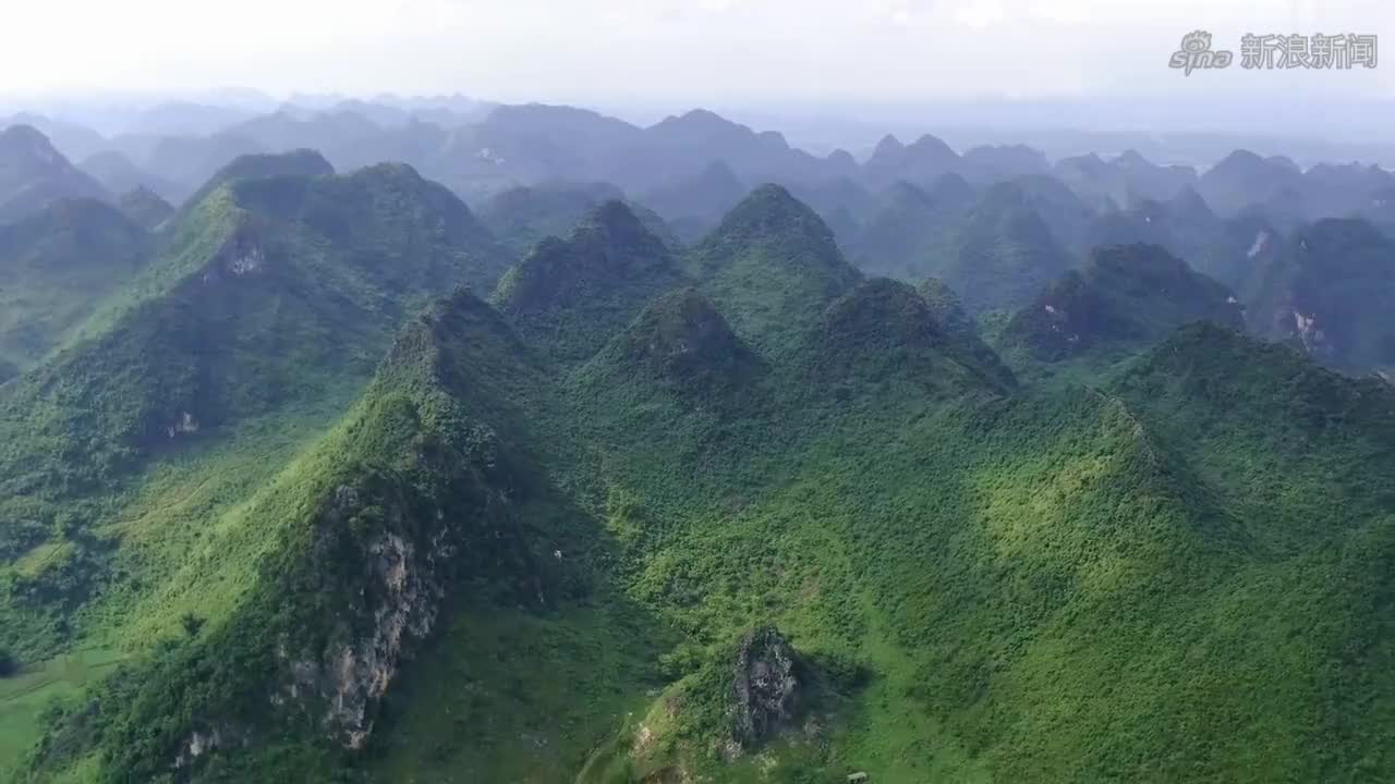 此地一个金光闪闪的金形山,格局上好,大富大贵的风水宝地