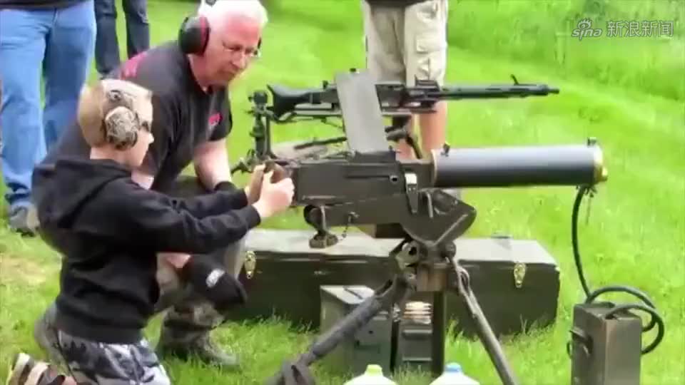 mg0815重机枪,采用792mm口径弹药,原来它的弹夹是这样