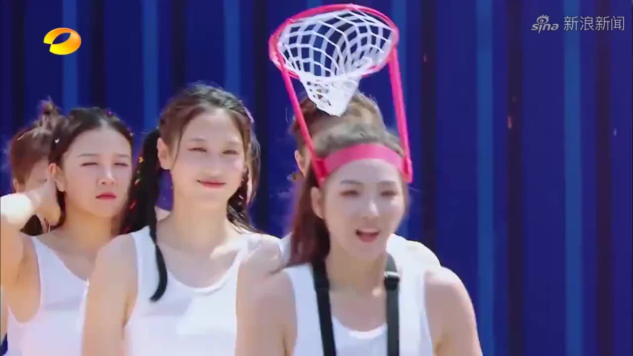 摇啊笑啊桥:小绵羊队全员紧身裤惊艳出场,对手无心
