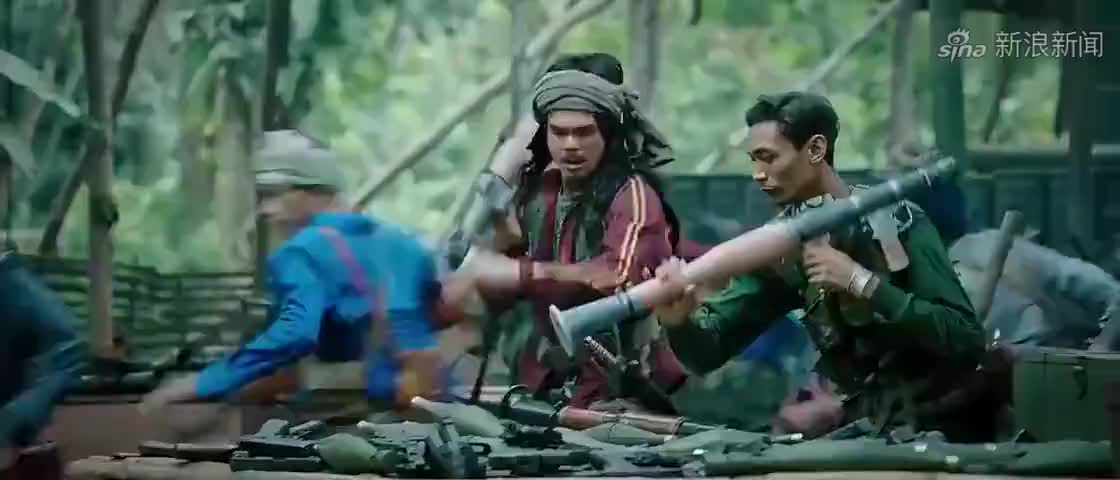 这才叫丛林战争片典范之作,热血飙战毫无尿点,机枪狂扫弹如雨下
