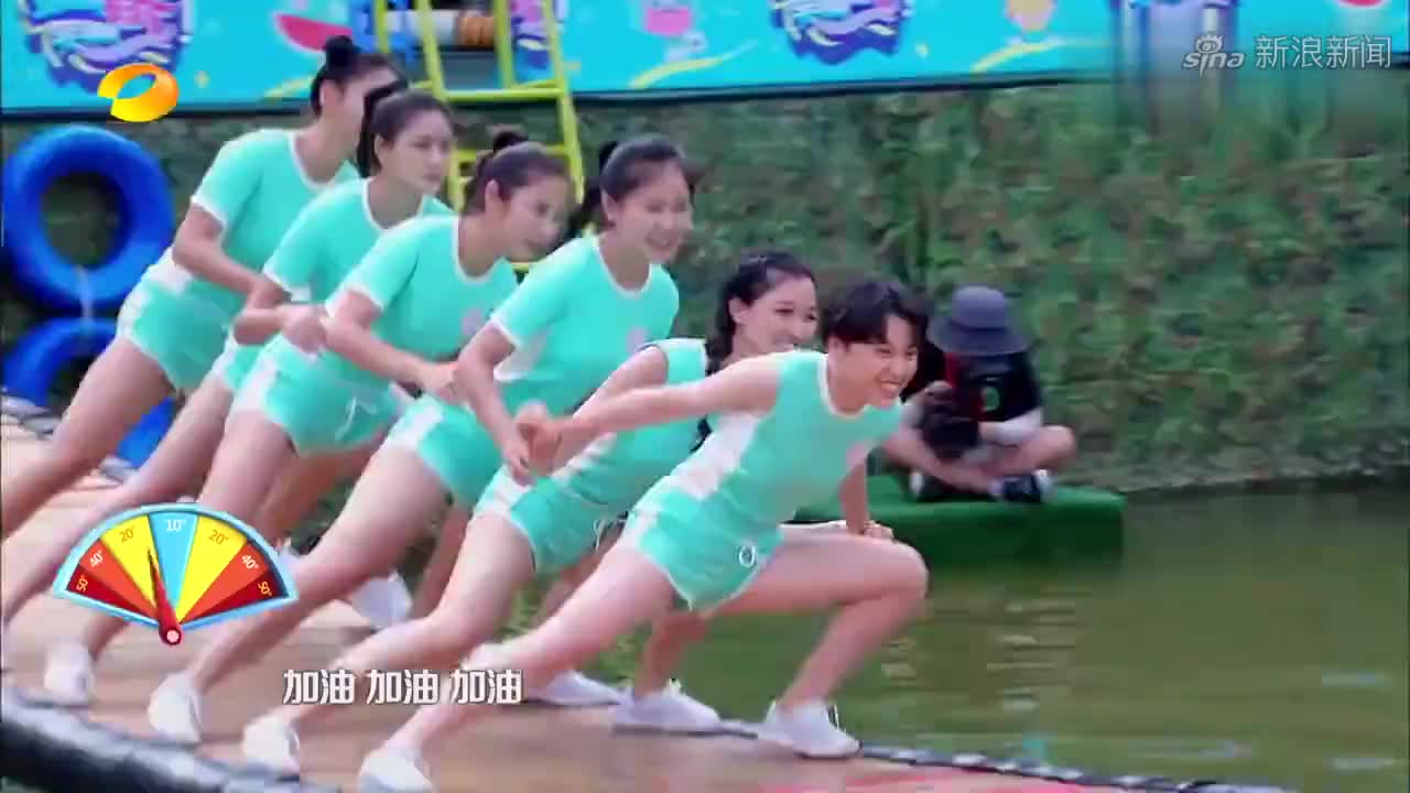 摇啊笑啊桥:真当小绵羊队是吃素的?下秒小姐姐一发力