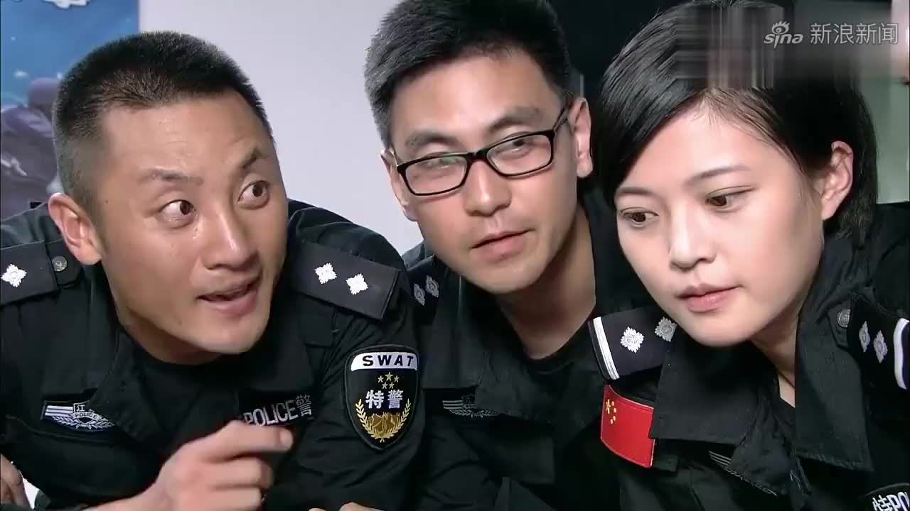 特警力量,小混混们到美女那闹事,没想到却遇到了美女