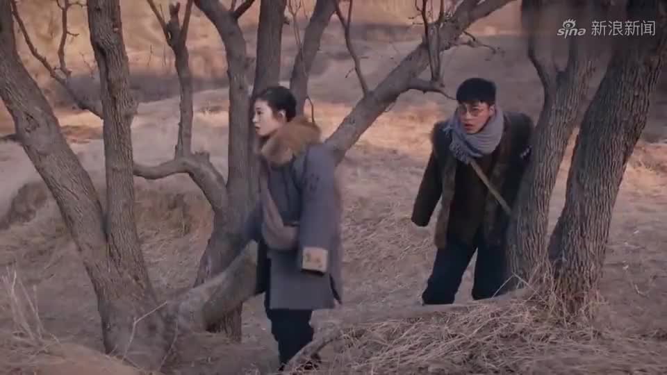 烈火刀影:唐汉彩在路边,张贴标语,被日本人发现抓走了