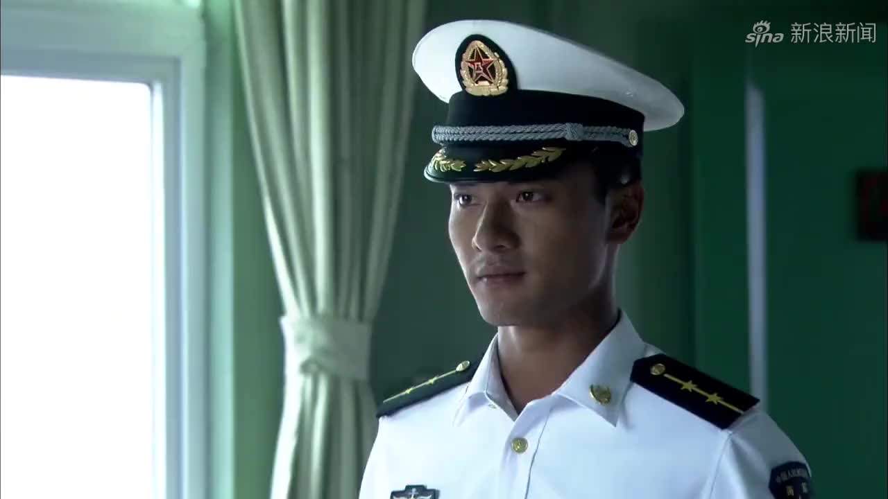 火蓝刀锋:张冲看着鲁炎教乌云游泳,气得快冒烟,表现让