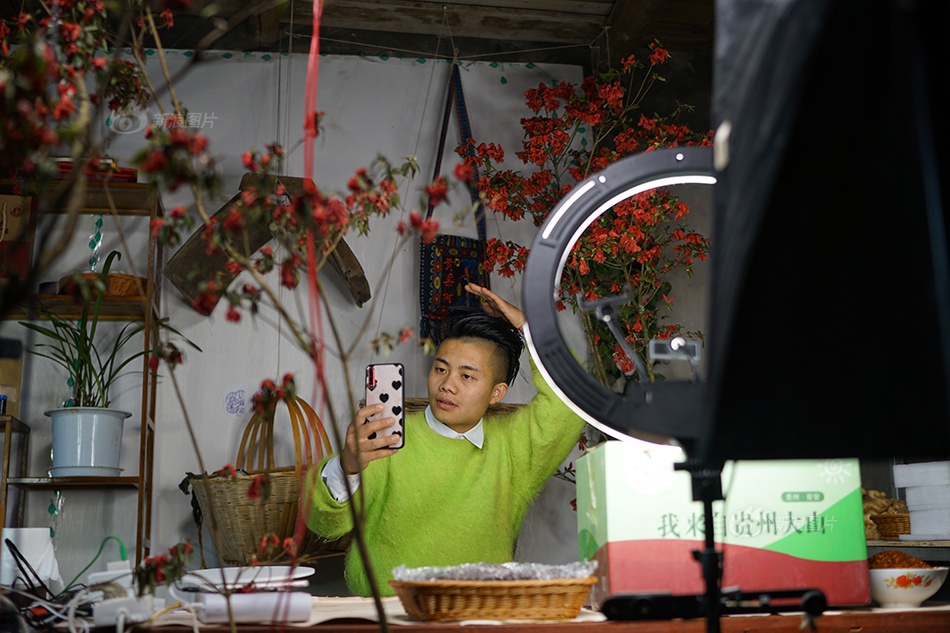 李诗英
