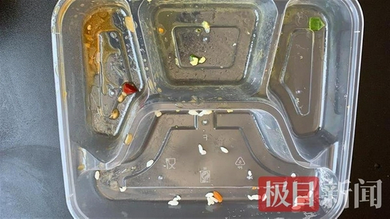 吃光的盒饭