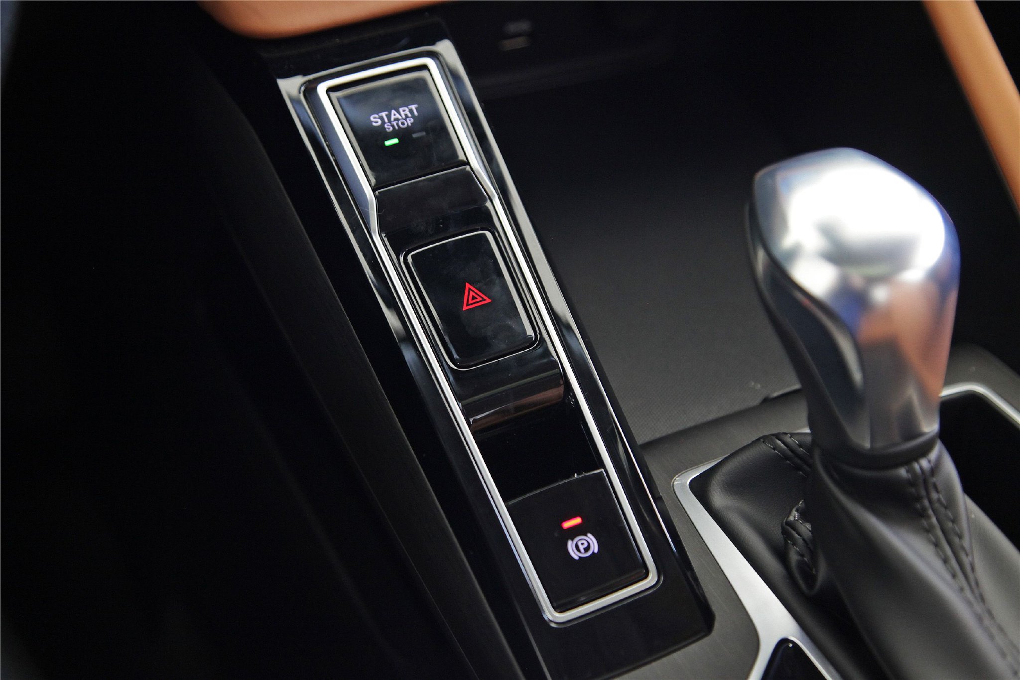 风格大变样 到店实拍全新一代荣威i5