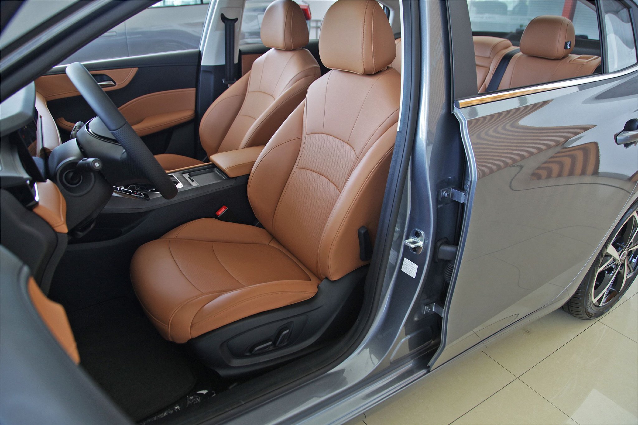 风格大变样 到店实拍全新一代荣威i5